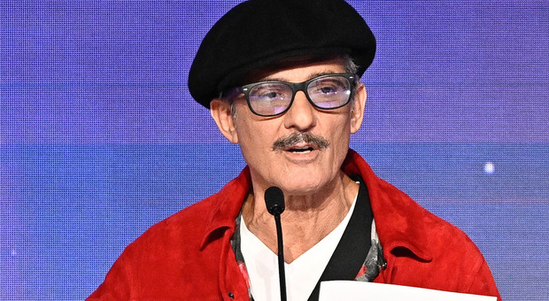 https://statics.cedscdn.it/photos/MED/2025/05/13/8833621_13172952_fiorello_torna_radio2_voci_rumors_oggi_13_5_2025.jpg