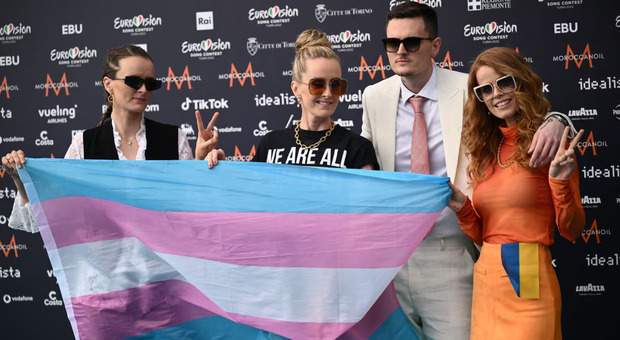 https://statics.cedscdn.it/photos/MED/2025/05/13/8833690_13185102_eurovision_bandiere_palestina_lgbt_divieto_oggi_13_5_2025.jpg