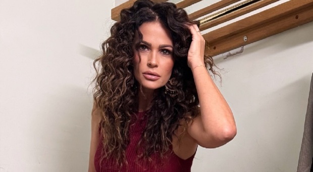 https://statics.cedscdn.it/photos/MED/2025/05/14/8835557_14132147_samantha_de_grnet_vendetta_ex.jpg