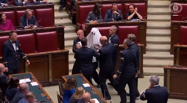 https://statics.cedscdn.it/photos/MED/2025/05/14/8835760_14163902_whatsapp_image_2025_05_14_at_16.37.42.jpg