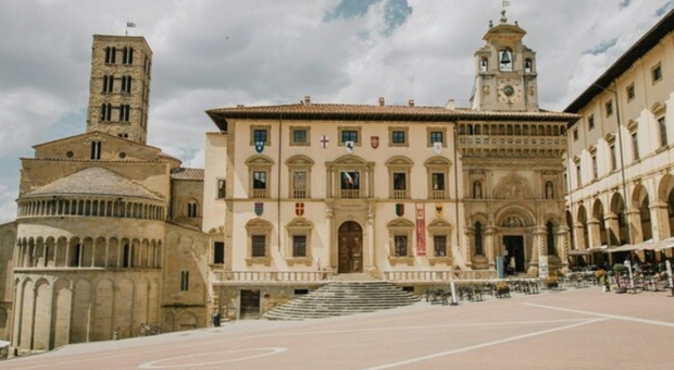https://statics.cedscdn.it/photos/MED/2025/05/14/8835862_14175818_borsa_smarrita_7mila_dollari_questura_arezzo_oggi_14_5_2025.jpg