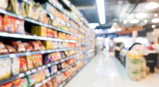 https://statics.cedscdn.it/photos/MED/2025/05/15/8837648_15104756_stipendio_niente_ferie_giovani_lavoro_arresto_supermercato_catania_oggi_15_5_2025.jpg