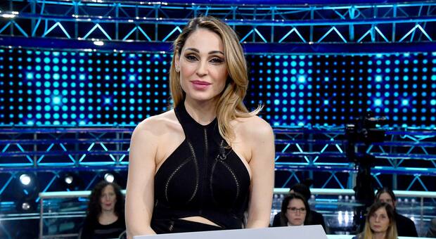 https://statics.cedscdn.it/photos/MED/2025/05/15/8837968_15163938_anna_tatangelo_sfasciafamiglie_gigi_d_alessio_single_cosa_ha_detto_15_5_2025.jpg