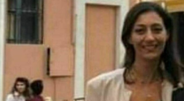 https://statics.cedscdn.it/photos/MED/2025/05/15/8838081_15181846_francesca_ercolini_giudice_no_suicidio_6_indagati_pesaro_oggi_15_5_2025.jpg