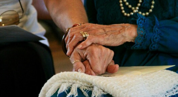 https://statics.cedscdn.it/photos/MED/2025/05/16/8839630_16080500_hermine_mayr_orian_morta_106_anni_nonna_tirolo_cittadinanza_austriaca.jpg