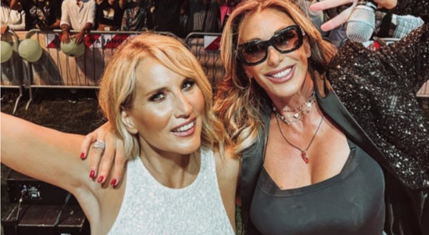 https://statics.cedscdn.it/photos/MED/2025/05/16/8840091_16152310_jo_squillo_e_sabrina_salerno.jpg