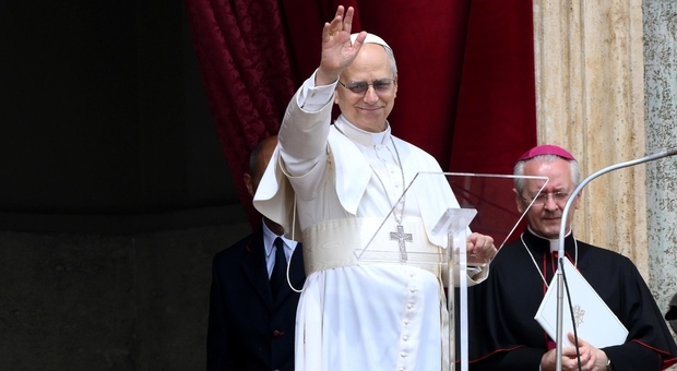 https://statics.cedscdn.it/photos/MED/2025/05/17/8841954_17111954_papa_leone_intronizzazione.jpg