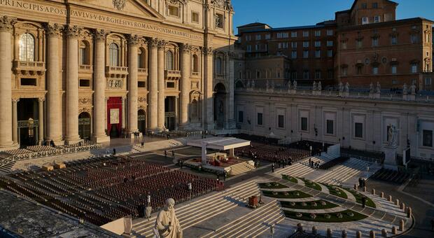 https://statics.cedscdn.it/photos/MED/2025/05/18/8843663_18083232_papa_leone.jpg