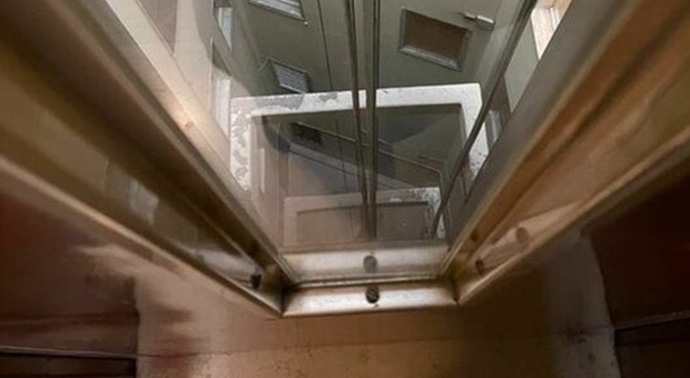 https://statics.cedscdn.it/photos/MED/2025/05/18/8843881_18131334_ascensore_100_30153409.jpg