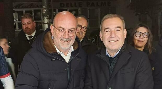 Campo Ciarrocchi, venti di pace. Massi fa dietrofront: «Pagherò la fidejussione» Il patron Massi col sindaco Spazzafumo all’inaugurazione dello store