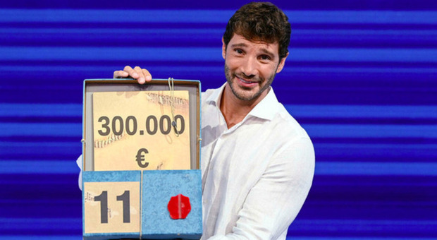 https://statics.cedscdn.it/photos/MED/2025/05/19/8846139_19220413_8815307_04222812_stefano_de_martino.jpg