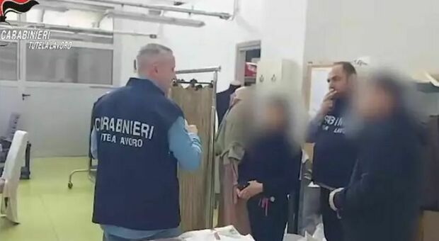 https://statics.cedscdn.it/photos/MED/2025/05/20/8847540_20104955_lavoro_milano_orario_stipendio_sfruttamento_denuncia_fabbrica_dormitorio_oggi_20_5_2025.jpg