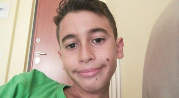 https://statics.cedscdn.it/photos/MED/2025/05/20/8848210_20201941_cristian_centi_calabrese_morto_16_anni.jpg