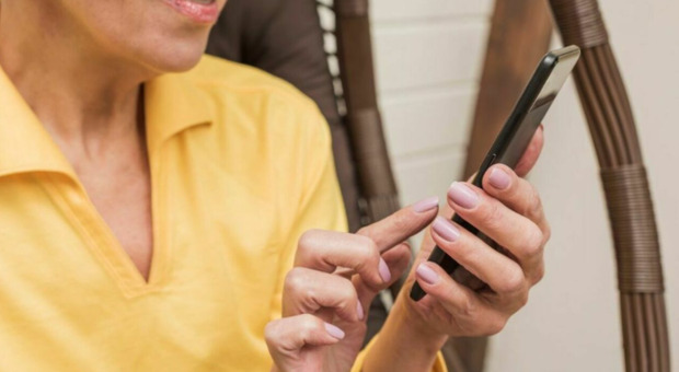Truffa della chiamata muta, come funziona e 5 consigli per difendersi: «Meglio evitare di richiamare»