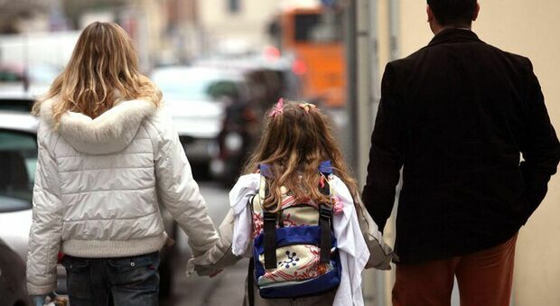 https://statics.cedscdn.it/photos/MED/2025/05/21/8849849_21122327_rischio_poverta_italiani_lavoro_istat_reddito_costo_della_vita_oggi_21_5_2025.jpg
