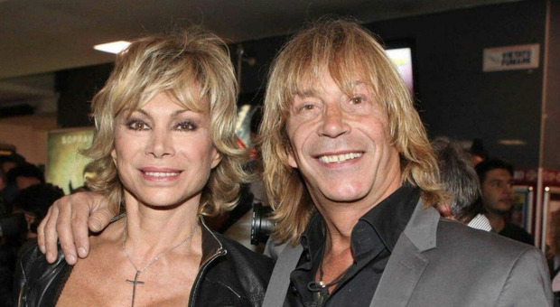 https://statics.cedscdn.it/photos/MED/2025/05/21/8850167_21162259_enzo_paolo_turchi_e_carmen_russo.jpg