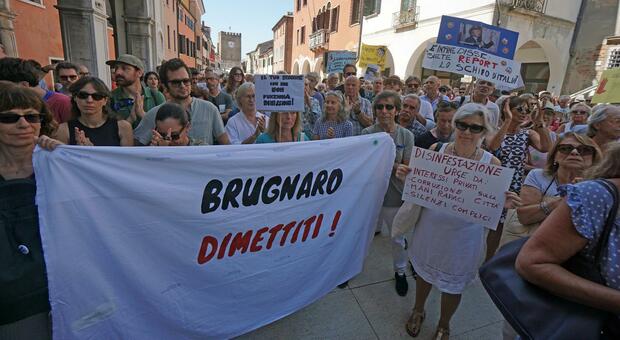 «Petizione inammissibile», rigettata la raccolta di 1.200 firme per chiedere le dimissioni di Brugnaro: comitati sul piede di guerra