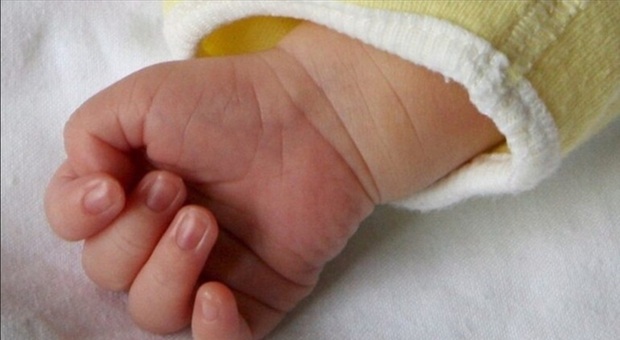 https://statics.cedscdn.it/photos/MED/2025/05/22/8851963_22092331_bambino_morto_omeopatia.jpg