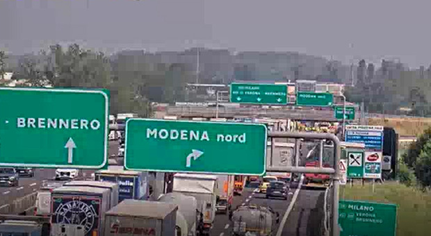 https://statics.cedscdn.it/photos/MED/2025/05/22/8851973_22093214_incidente.jpg