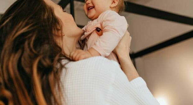 https://statics.cedscdn.it/photos/MED/2025/05/22/8852176_22125425_pma_sentenza_coppie_lesbiche_glenda_isabella_mamme_oggi_22_5_2025.jpg