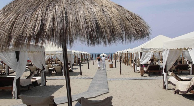 https://statics.cedscdn.it/photos/MED/2025/05/22/8852241_02164829_twiga_briatore_del_vecchio.jpg