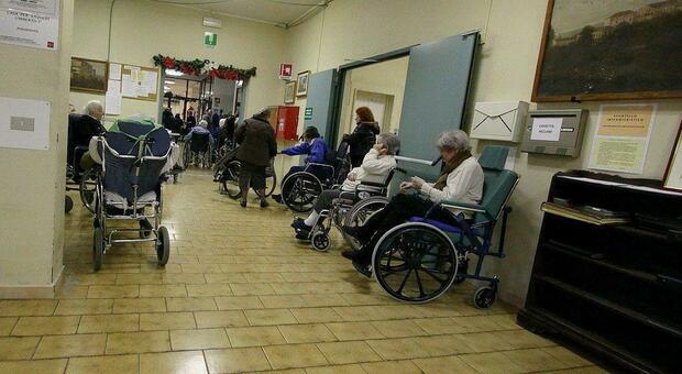 Sciopero degli Oss: «Una situazione disperata. Senza un sollecito rinnovo contrattuale, il sistema di assistenza agli anziani collassa»