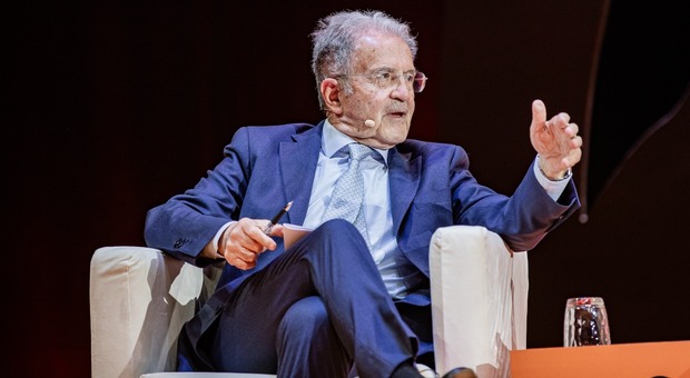 https://statics.cedscdn.it/photos/MED/2025/05/24/8855209_24110310_prodi_trattare_america_bastone_dietro_la_schiena.jpg