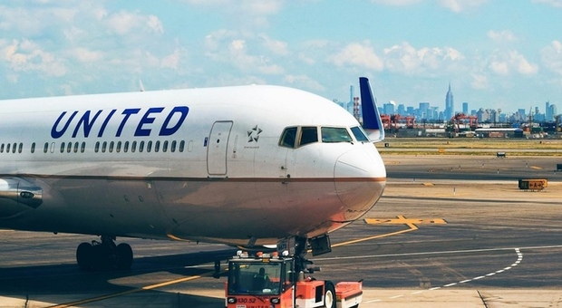 https://statics.cedscdn.it/photos/MED/2025/05/24/8856790_24200402_volo_cancellato_giustificazioni_avvocato_risarcimento_60mila_euro_scuse_maltempo_sleale_oggi.jpg