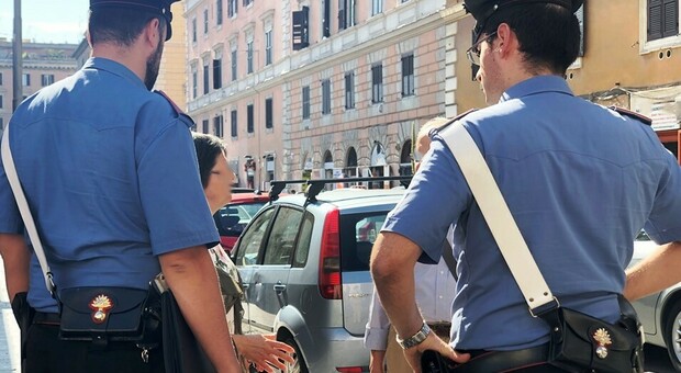 https://statics.cedscdn.it/photos/MED/2025/05/24/8856794_24200759_piazza_dante_i_carabinieri_intervenuti.jpg