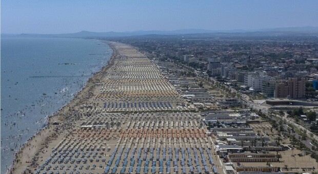 https://statics.cedscdn.it/photos/MED/2025/05/26/8860112_26184638_vacanze.jpg