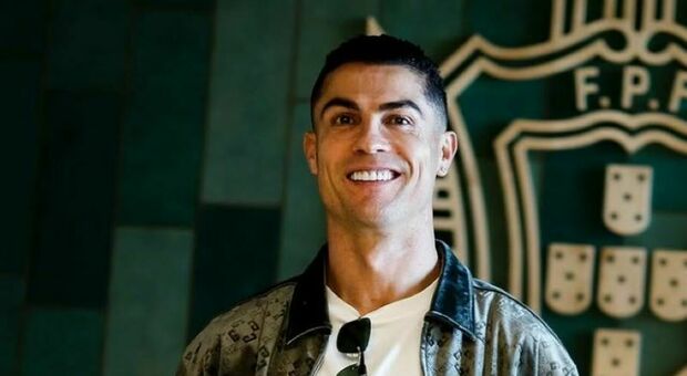 https://statics.cedscdn.it/photos/MED/2025/05/27/8861791_27115902_ronaldo_addio_arabia.jpg