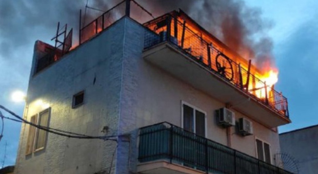 https://statics.cedscdn.it/photos/MED/2025/05/28/8863673_28085349_incendio_mansarda_morti_fratello_sorella_cassano_delle_murge_oggi_28_5_2025.jpg