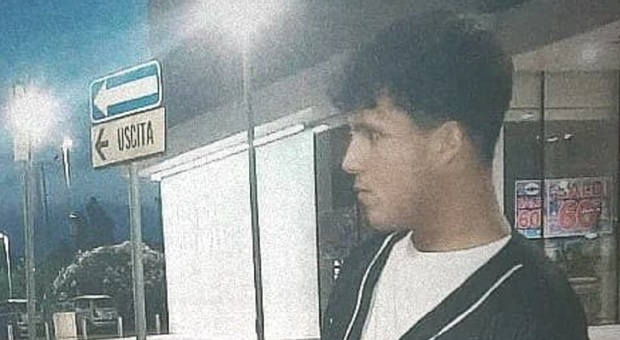 https://statics.cedscdn.it/photos/MED/2025/05/28/8863749_28102246_alessio_tucci_chi_e.jpg
