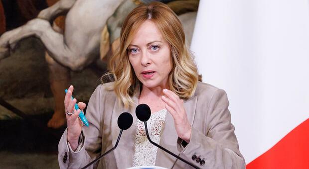 «Razzismo nella polizia». Il governo si ribella al Consiglio d’Europa, Meloni: accuse vergognose