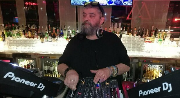https://statics.cedscdn.it/photos/MED/2025/05/29/8866049_29100821_marco_gally_morto_deejay.jpg