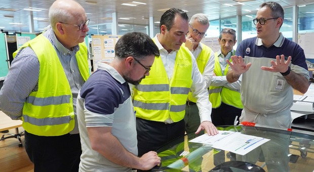 Antonio Filosa neo ceo di Stellantis in visita allo stabilimento torinese di Mirafiori