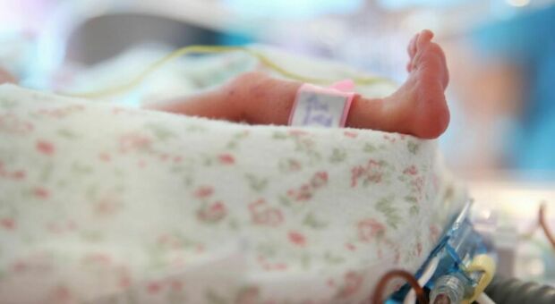 https://statics.cedscdn.it/photos/MED/2025/05/29/8866299_29134227_neonato_morto_roma.jpg