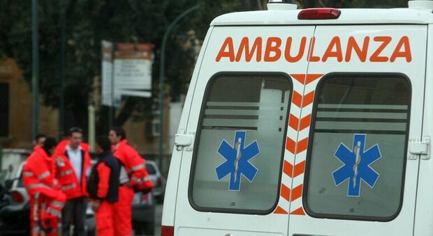 https://statics.cedscdn.it/photos/MED/2025/05/30/8868923_30192703_aggredisce_ex_coltello_fuga_auto_incidente_donna_salvata_sindaco_valera_fratta_oggi_30_5_2025.jpg