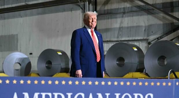 https://statics.cedscdn.it/photos/MED/2025/05/31/8870208_31074456_trump_dazi.jpg