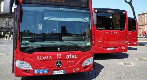 https://statics.cedscdn.it/photos/MED/2025/05/31/8870345_31104220_roma_uomo_accoltellato_bus_notturno_chi_e_oggi_31_5_2025.jpg