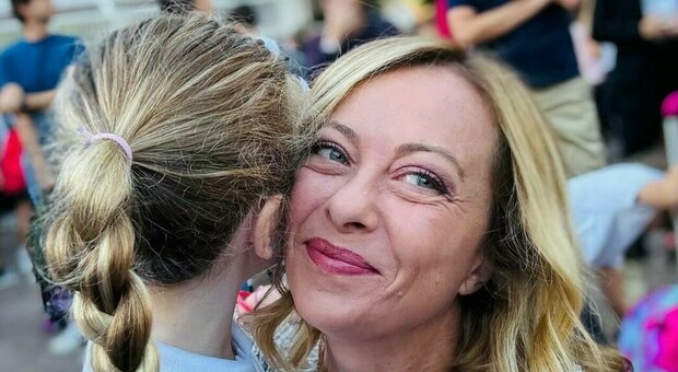 https://statics.cedscdn.it/photos/MED/2025/06/01/8871014_01090156_meloni.jpg