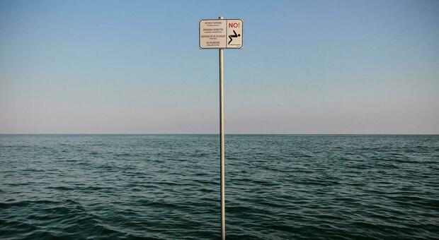 https://statics.cedscdn.it/photos/MED/2025/06/01/8872452_01184516_tuffo_pontile_jesolo.jpg