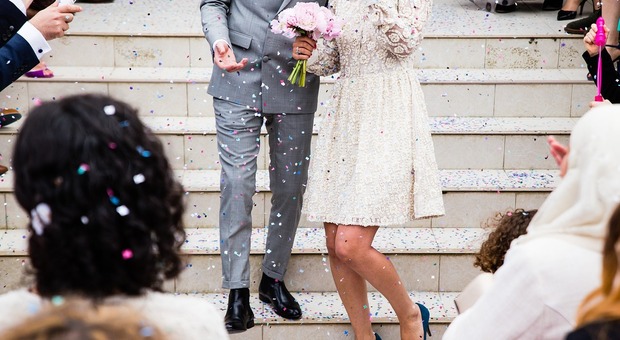 https://statics.cedscdn.it/photos/MED/2025/06/03/8875507_03103354_wedding_1353829_1280.jpg