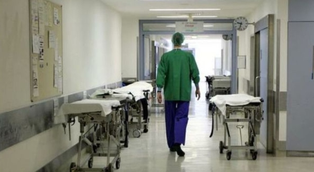 https://statics.cedscdn.it/photos/MED/2025/06/03/8875928_03163424_medico_picchiato_parcheggio_ospedale_francavilla_fontana_oggi_3_6_2025.jpg