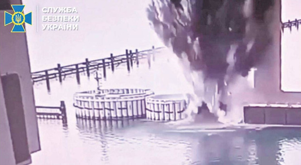 https://statics.cedscdn.it/photos/MED/2025/06/03/8876324_04094731_ponte_crimea.jpg
