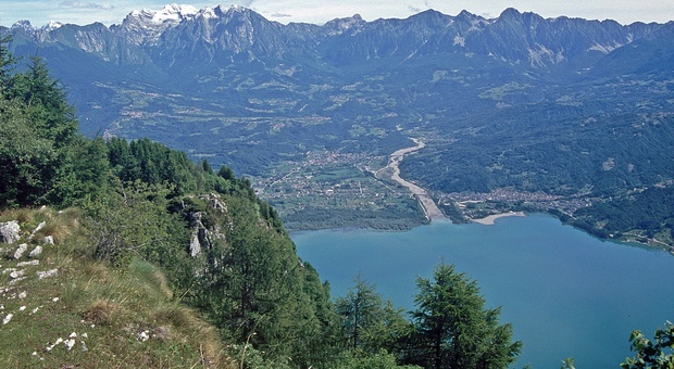 https://statics.cedscdn.it/photos/MED/2025/06/04/8877877_04142012_dblagodistacroce1.jpg