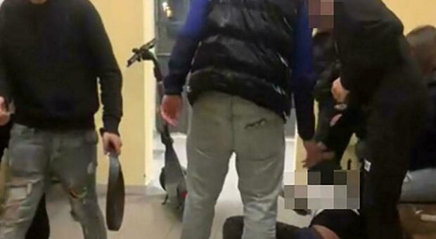 https://statics.cedscdn.it/photos/MED/2025/06/04/8878042_04165335_baby_gang_pestaggio_lecce_arresti_oggi_4_6_2025.jpg
