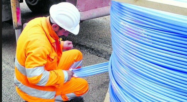 Blackout per i cavi tranciati dagli operai: la rabbia del sindaco di Spresiano