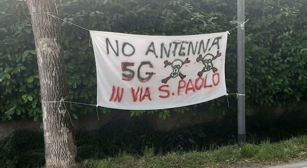 Antenna 5G, la protesta dei cittadini: «Preoccupati per i bimbi»
