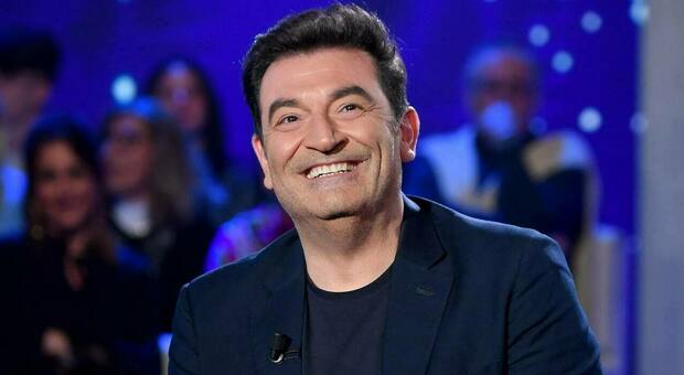 https://statics.cedscdn.it/photos/MED/2025/06/05/8880349_05122051_max_giusti_a_mediaset.jpg